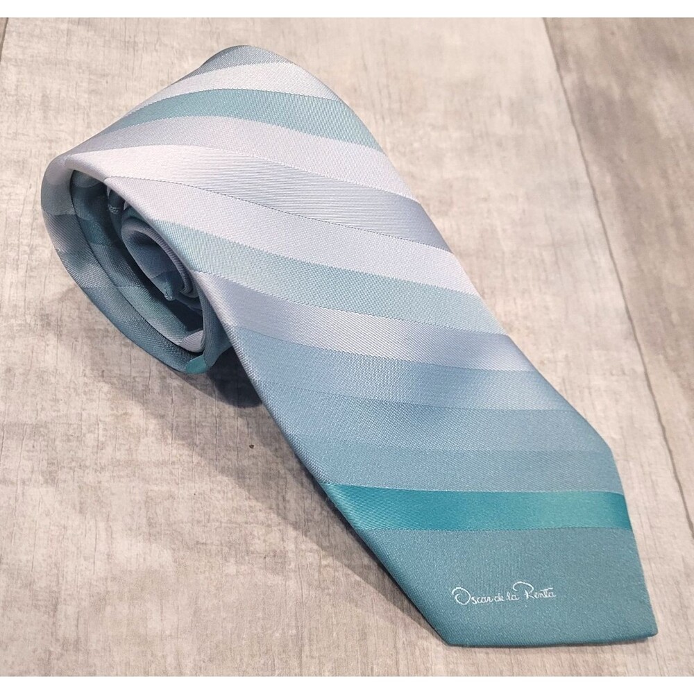Vintage Oscar De La Renta Tie Green Diagonal Stripe Silk Blend USA 55" x 3.5"